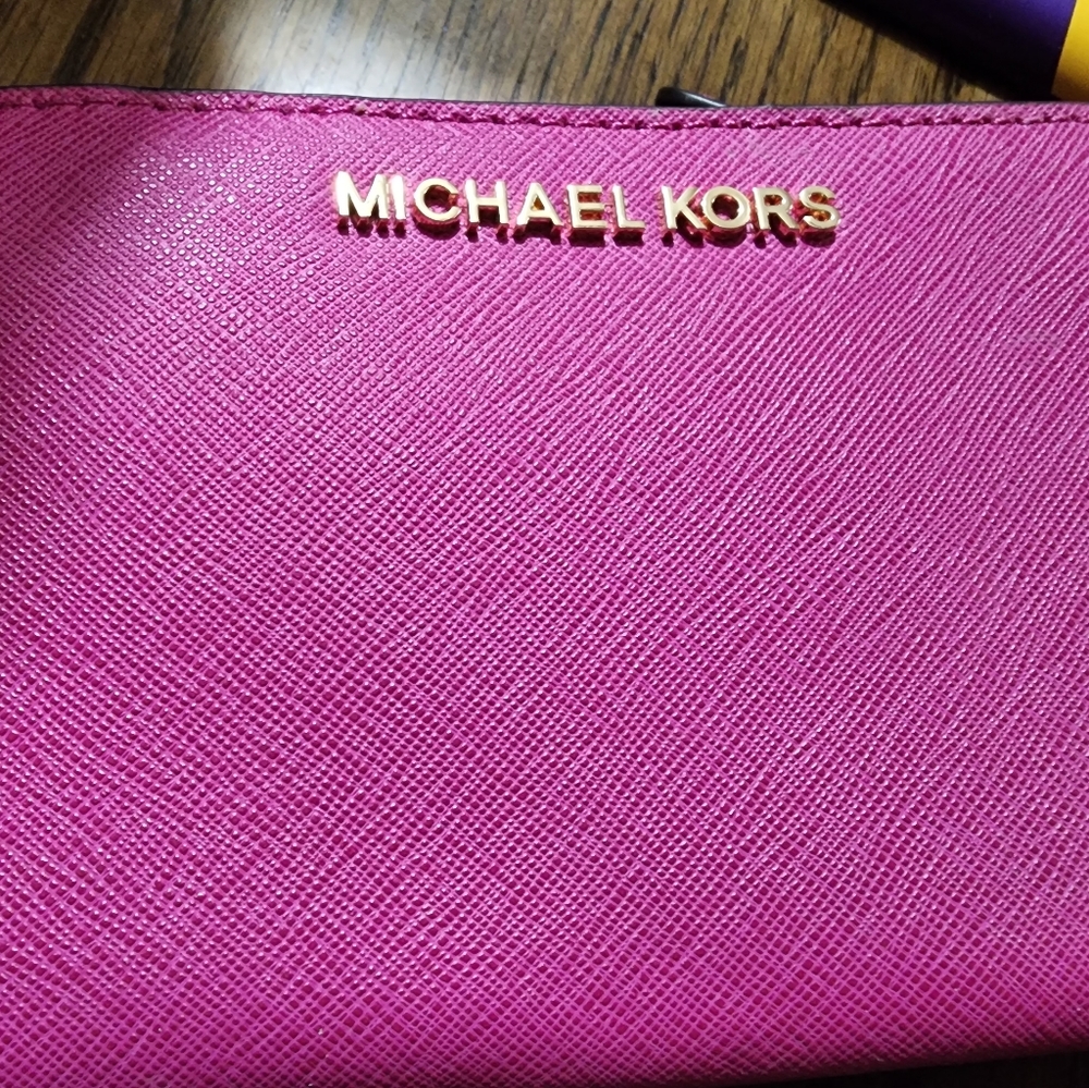 NWOT Michael Kors Jet Set Wallet